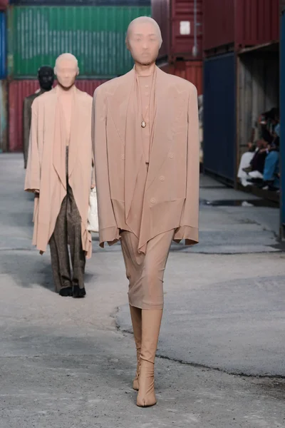 Look 10